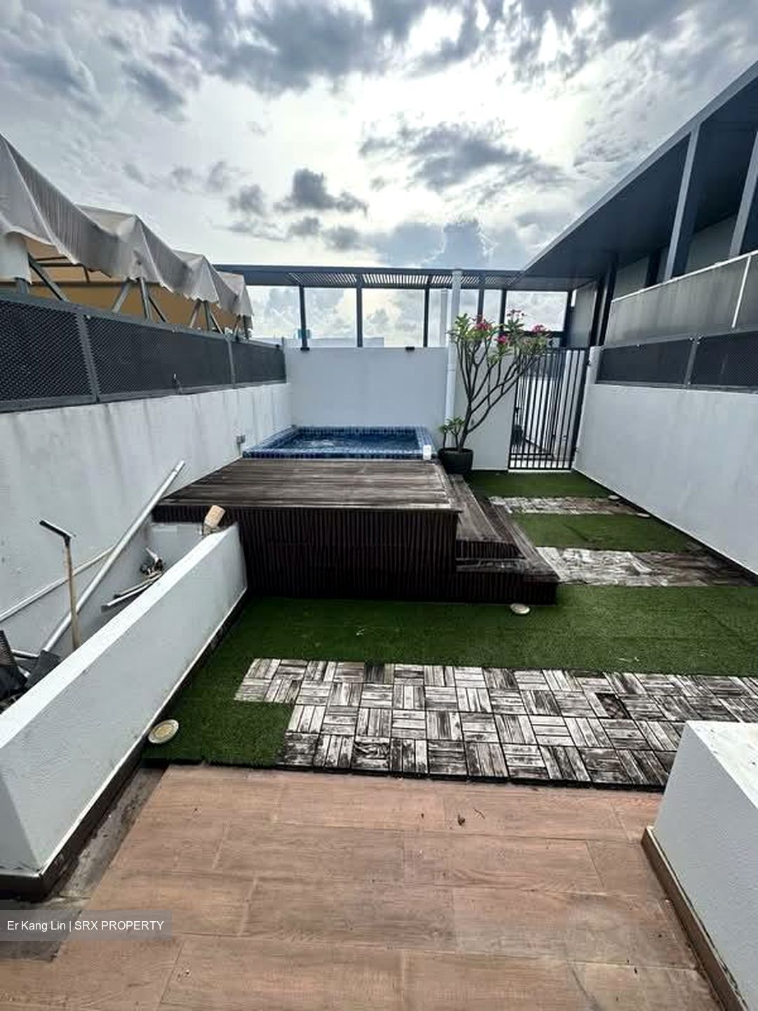 Suites 28 (D14), Apartment #595182781
